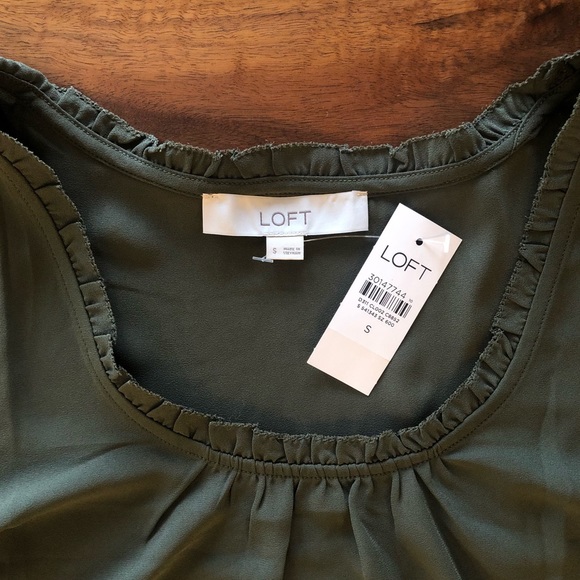 ★NWT★ Chic Ruffle Neck Tank Top!! Anne Taylor LOFT Army Green Sleeveless Blouse - Picture 5 of 11